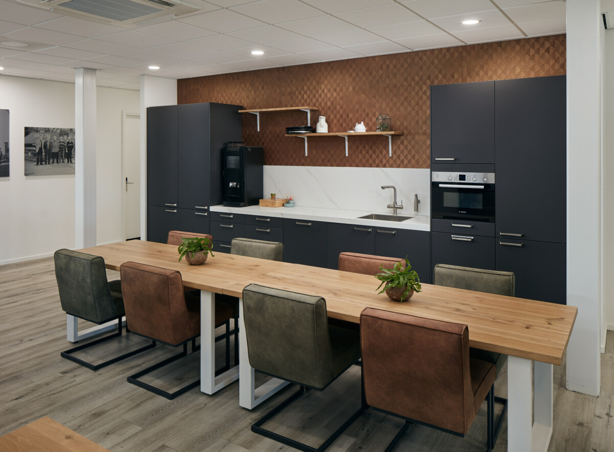 open keukenblok met lange tafel