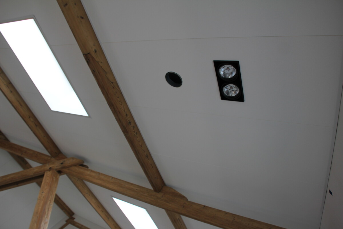 plafondelementen met spotlights