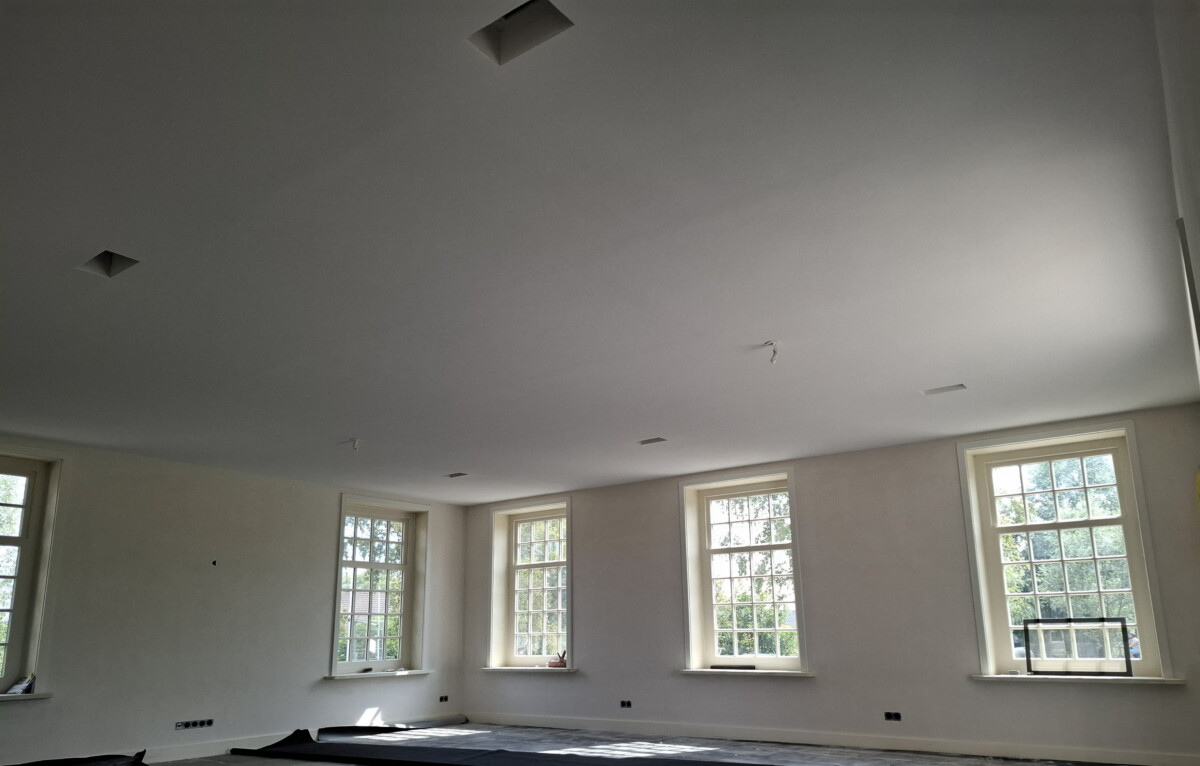 strak plafond akoestiek